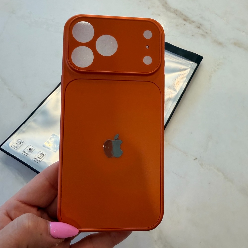 ❌SOLD❌Orange iPhone 17 pro max Cover